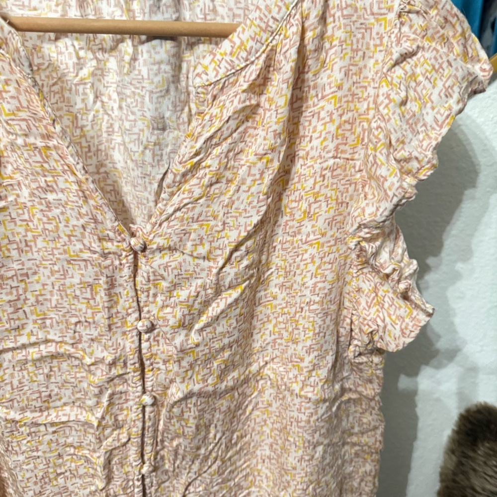 Doe & Rae Pink Ruffled Buttoned Blouse - Picture 3 of 6